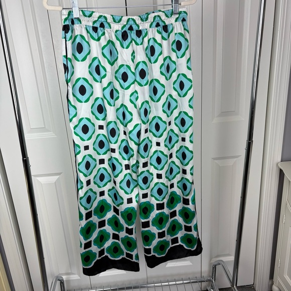 Zara Cropped Geometric Patterned Wide Leg Cropped Pants in Blue, Green and Black - Picture 4 of 5